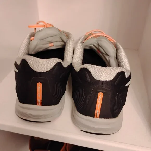 EUC Altra Torin 5-Greyish-Green and Coral - Picture 3 of 8